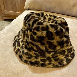 NWT David and Young Womens Animal Print Bucket Hat